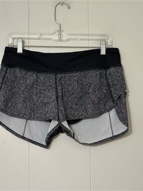 Lululemon Speed Up Shorts 2.5” Size 6 Black White Print Lined Running Active